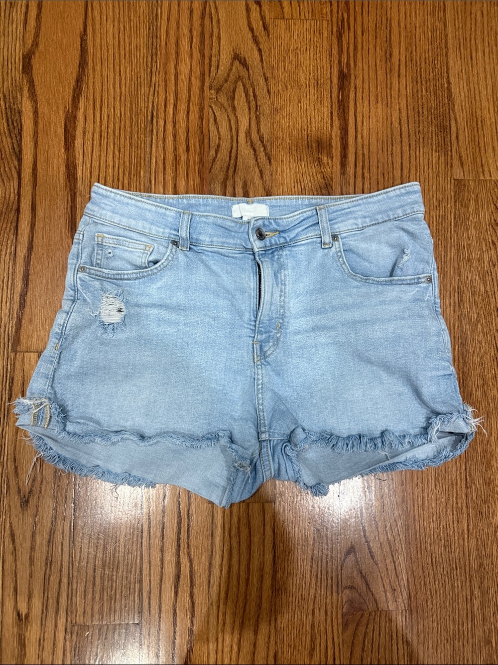 H&M Light Wash Distressed Denim Shorts Women’s US 14 Raw Hem Cutoff Jean Shorts